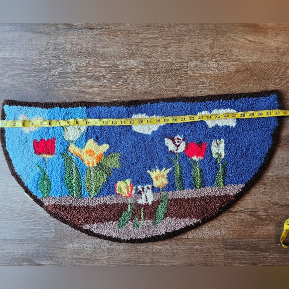 Vintage handmade rug, flower garden cottagecore half circle floor rug - Picture 9 of 13